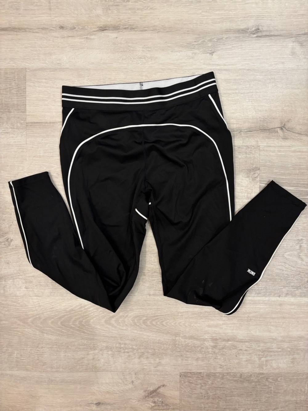 Black Leggings with White Contrast Piping - Picture 2 of 3